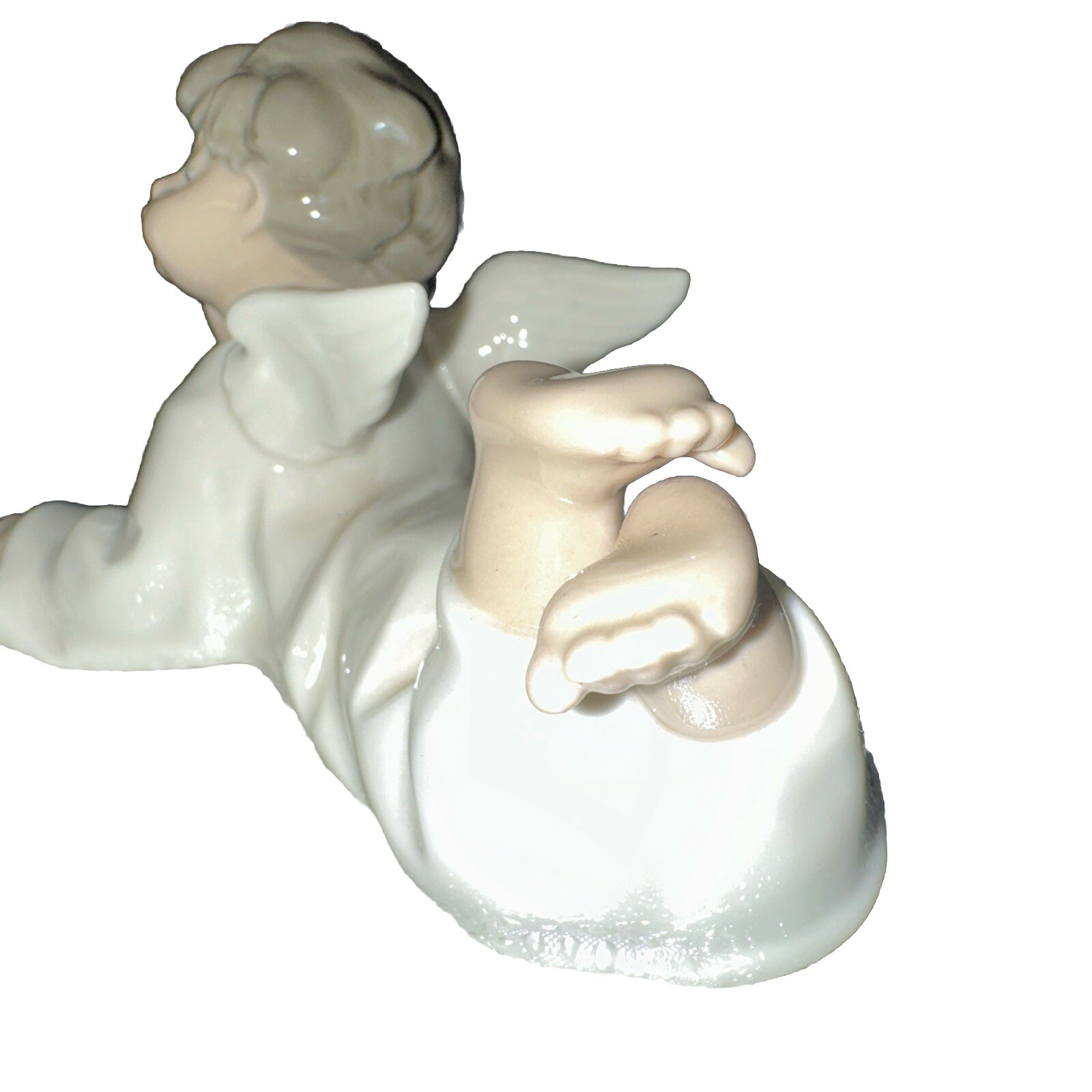 ANGEL LAYING DOWN by Fulgencio Garcia – Lladró #4541 – Retired 2005