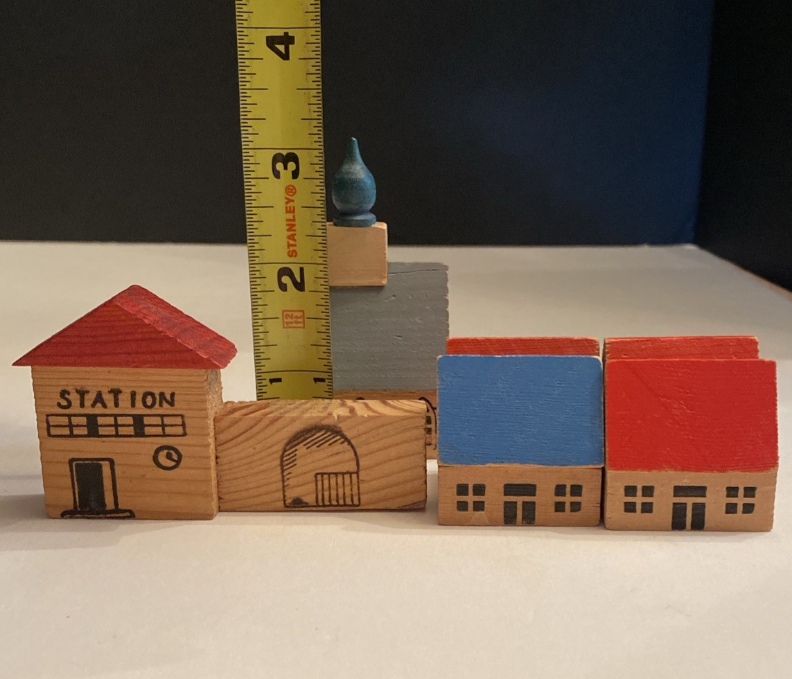 Vtg 48 CARVED WOOD ERZGEBIRGE EASTERN GERMANY Zoo Farm Animals People Buildings