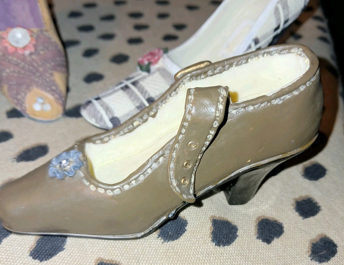 Lot Of 5 Minature Shoes All Diffrent Colors And Styles Collectible Shoes