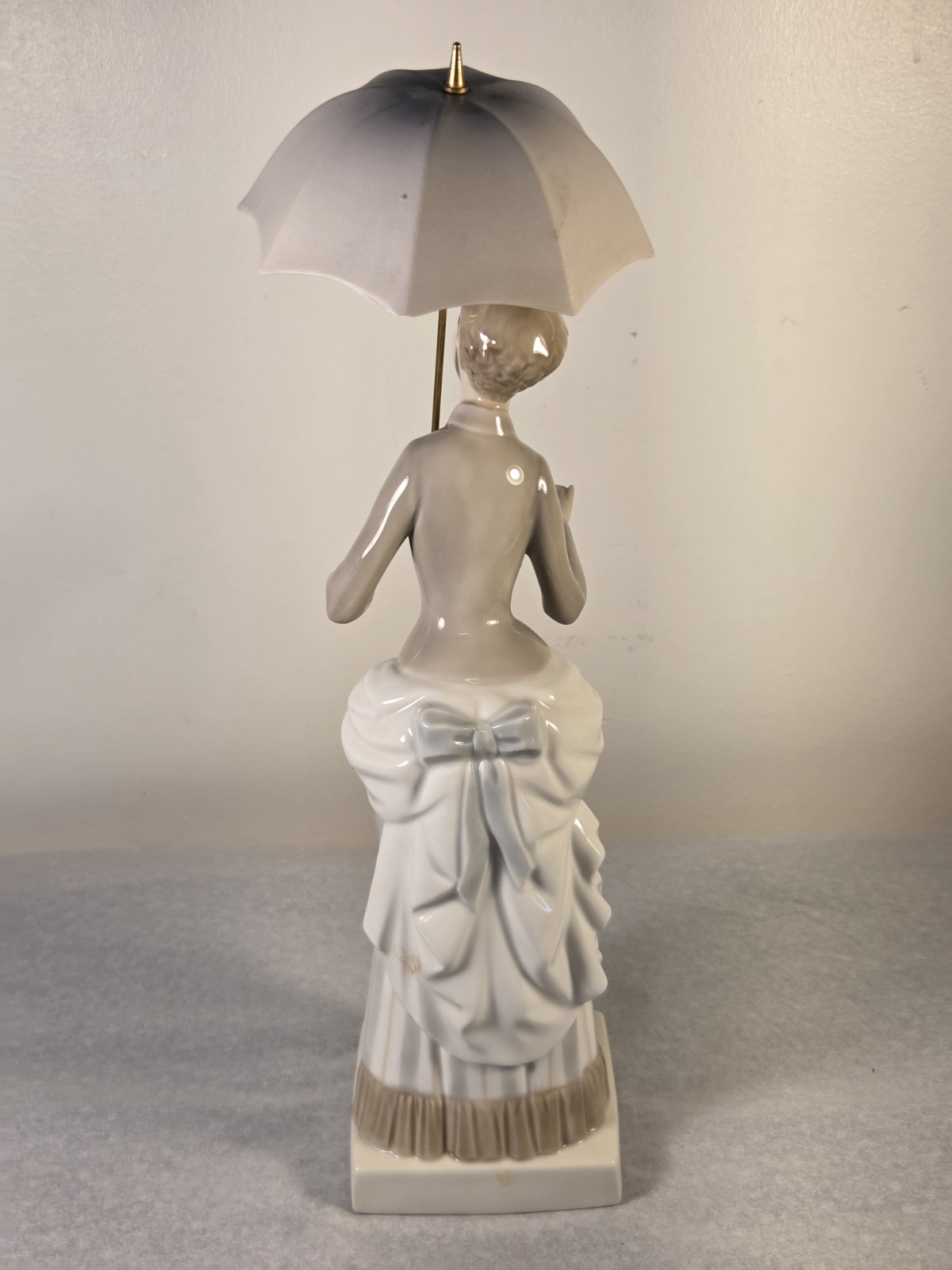 Rare Retired NAO by Lladro Figurine 13” “Lady with Umbrella” Parosol Spain-Mint
