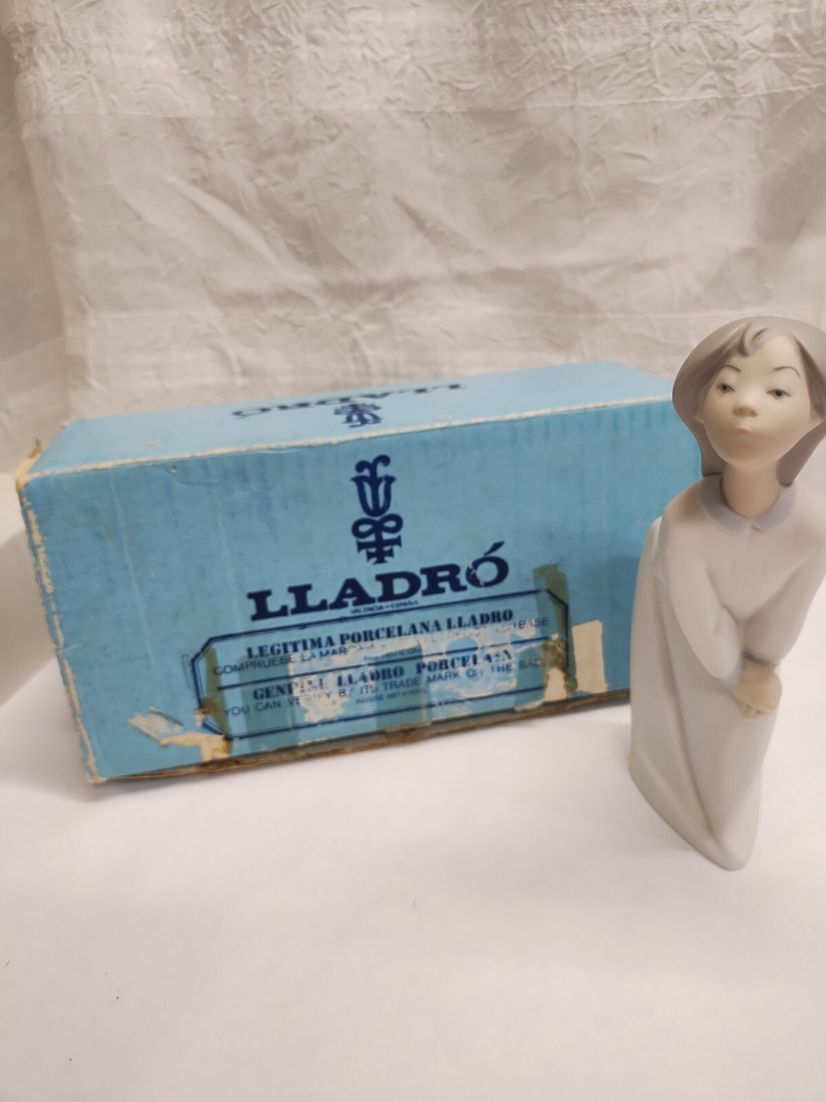 Vintage Lladro #4873 Nightgown Girl Kissing – Matte Unglazed Retired 7″ With Box