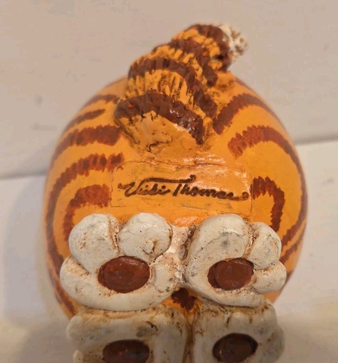Vicki Thomas Signed Whimsical Orange Tabby Fat Cat Figurine Folk Art 1997