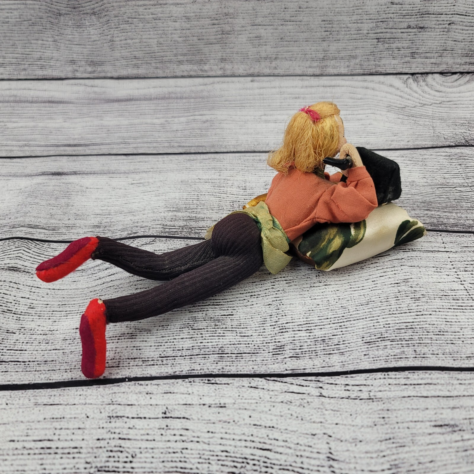 Vintage cloth KLUMPE ROLDAN Doll Teen Girl Talking Telephone Japan Figurine