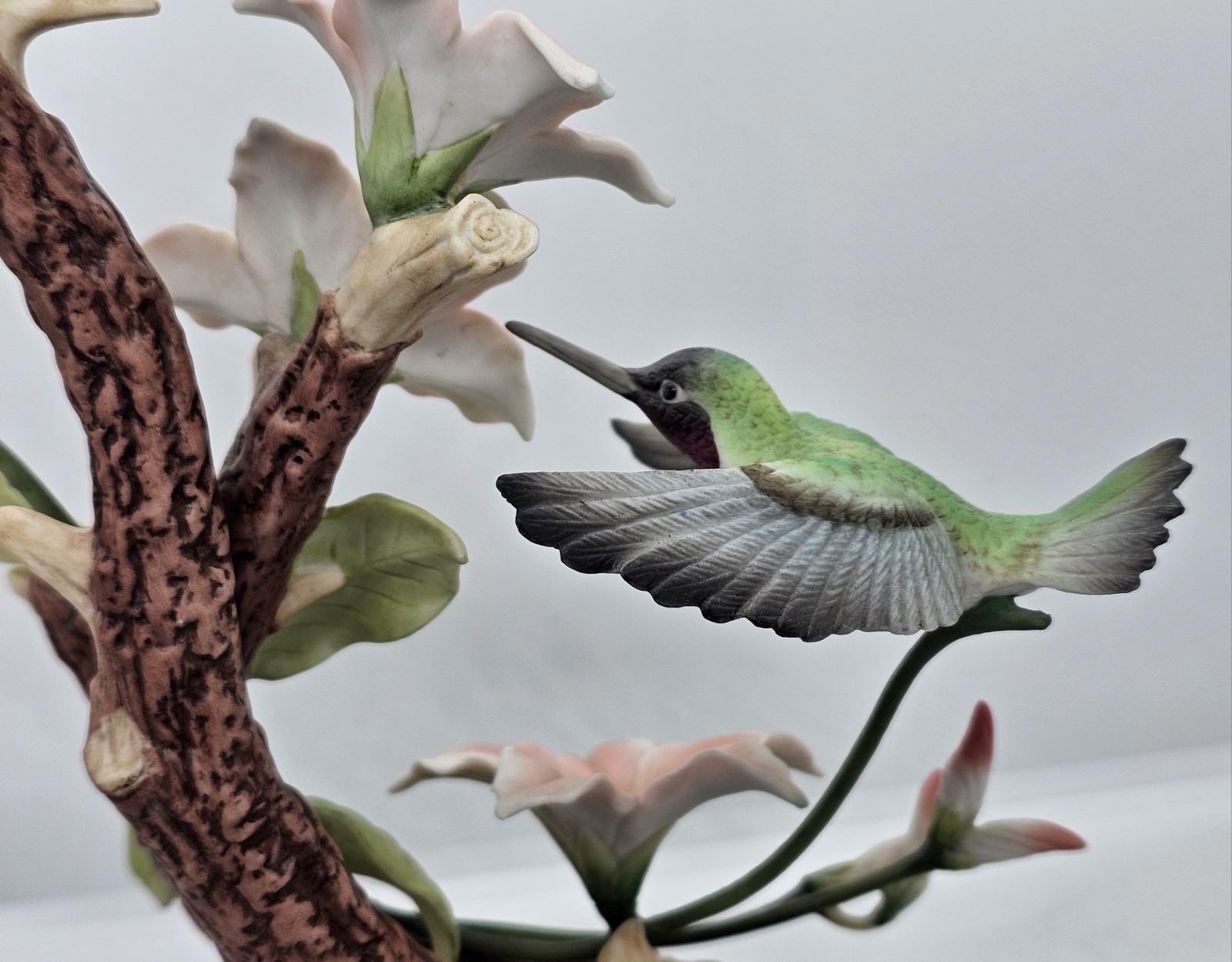 Lovely 1994 HOMCO Porcelain Figurine HUMMINGBIRD FANTASY Dipladenia Flowers Bird