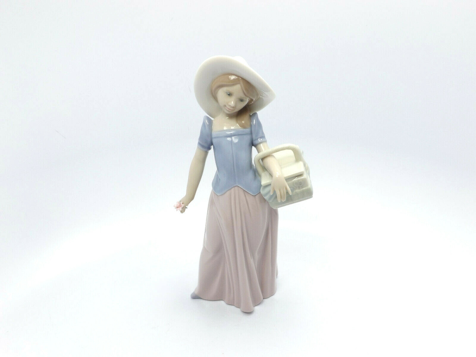 Lladro Figurine #6489 Tailor Made, 7 7/8″