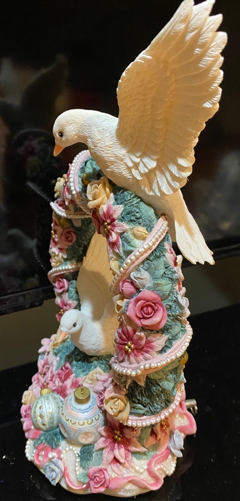 Vintage San Francisco Music Box Company Victorian Christmas Doves Music Box