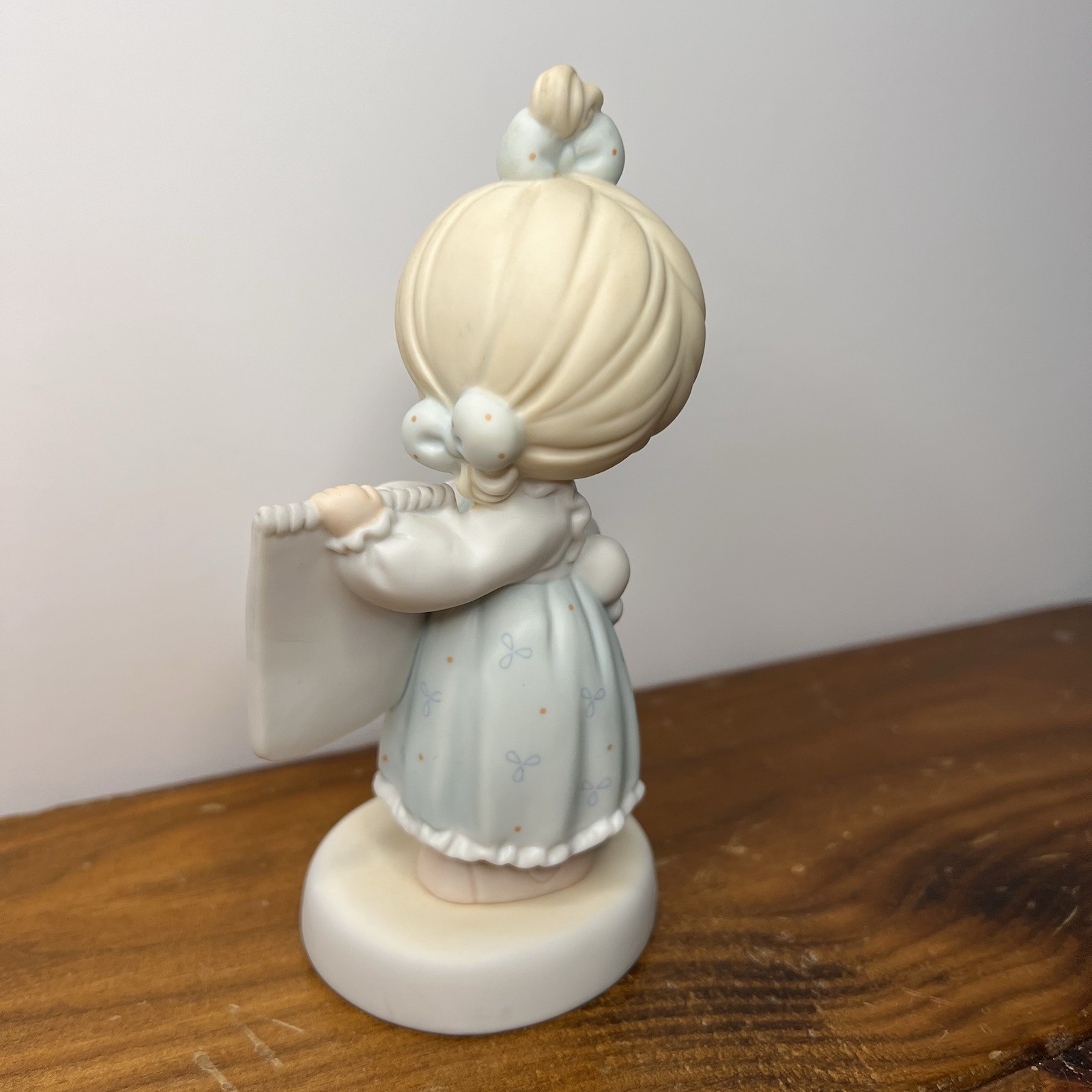 Precious Moments Figurine 1996 “Have You Any Room For Jesus” #261130