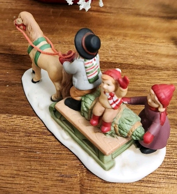 Vintage LEFTON Christmas Village Figure Accessory Horse Drawn Sled EUC