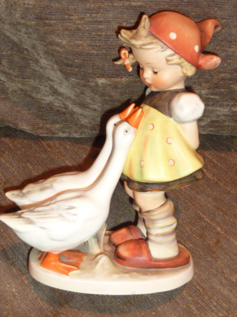 HUMMEL GOOSE GIRL 47/11 STANDS 7.5 INCHES TALL