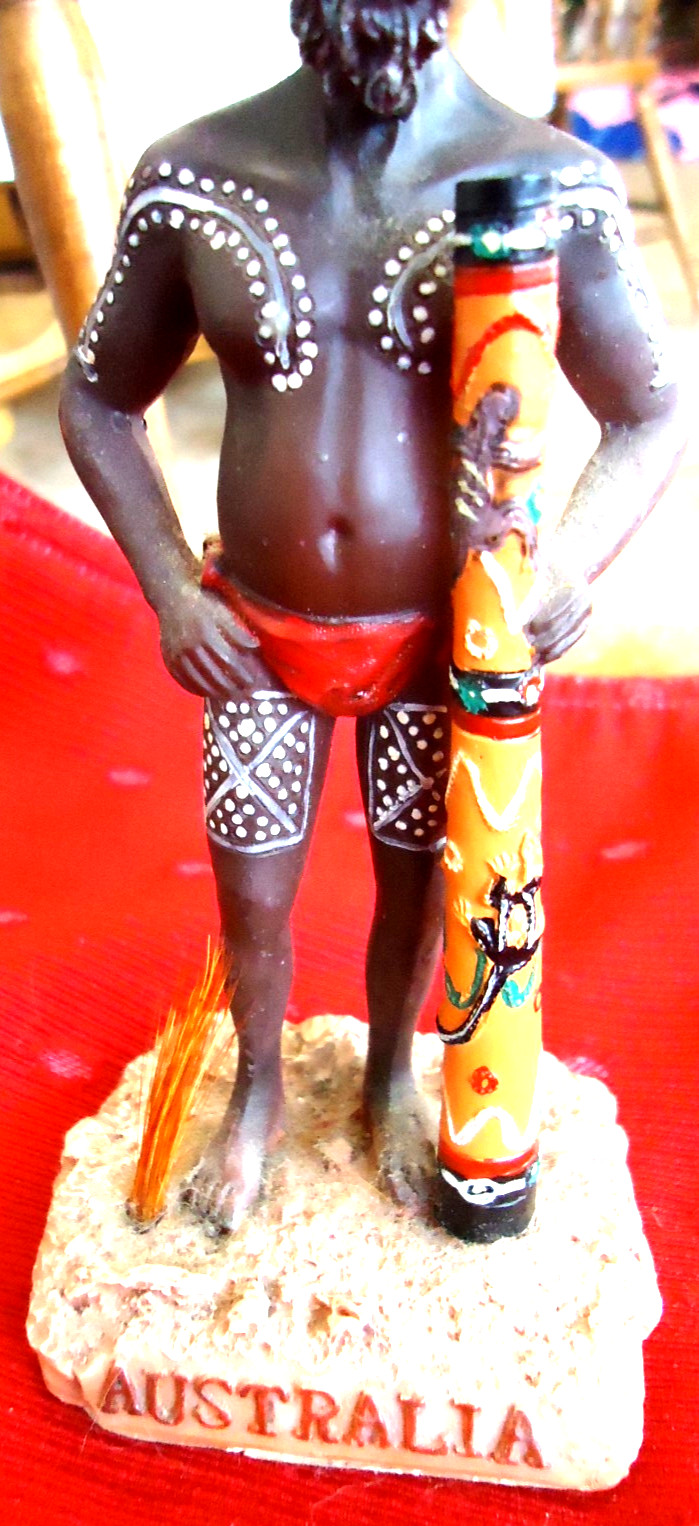 ABORIGINIAL FIGURINE AUSTRALIA MAN WITH INTRICATE PAINT CARVING RESIN WOOD BASE