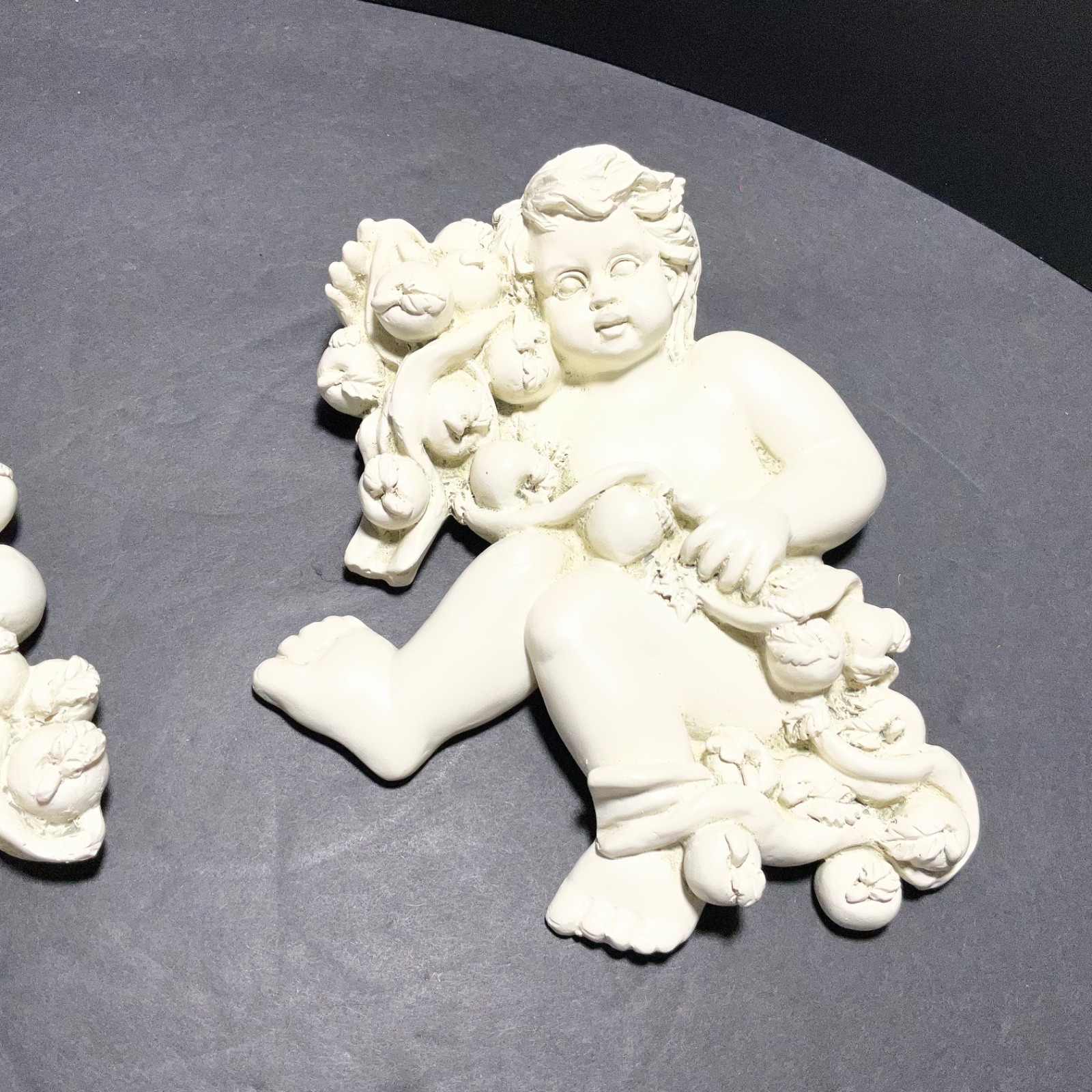 Vintage Cherubs w/ Fruit Garland 2 Resin Wall Decor Plaque Victorian Style 6.5”