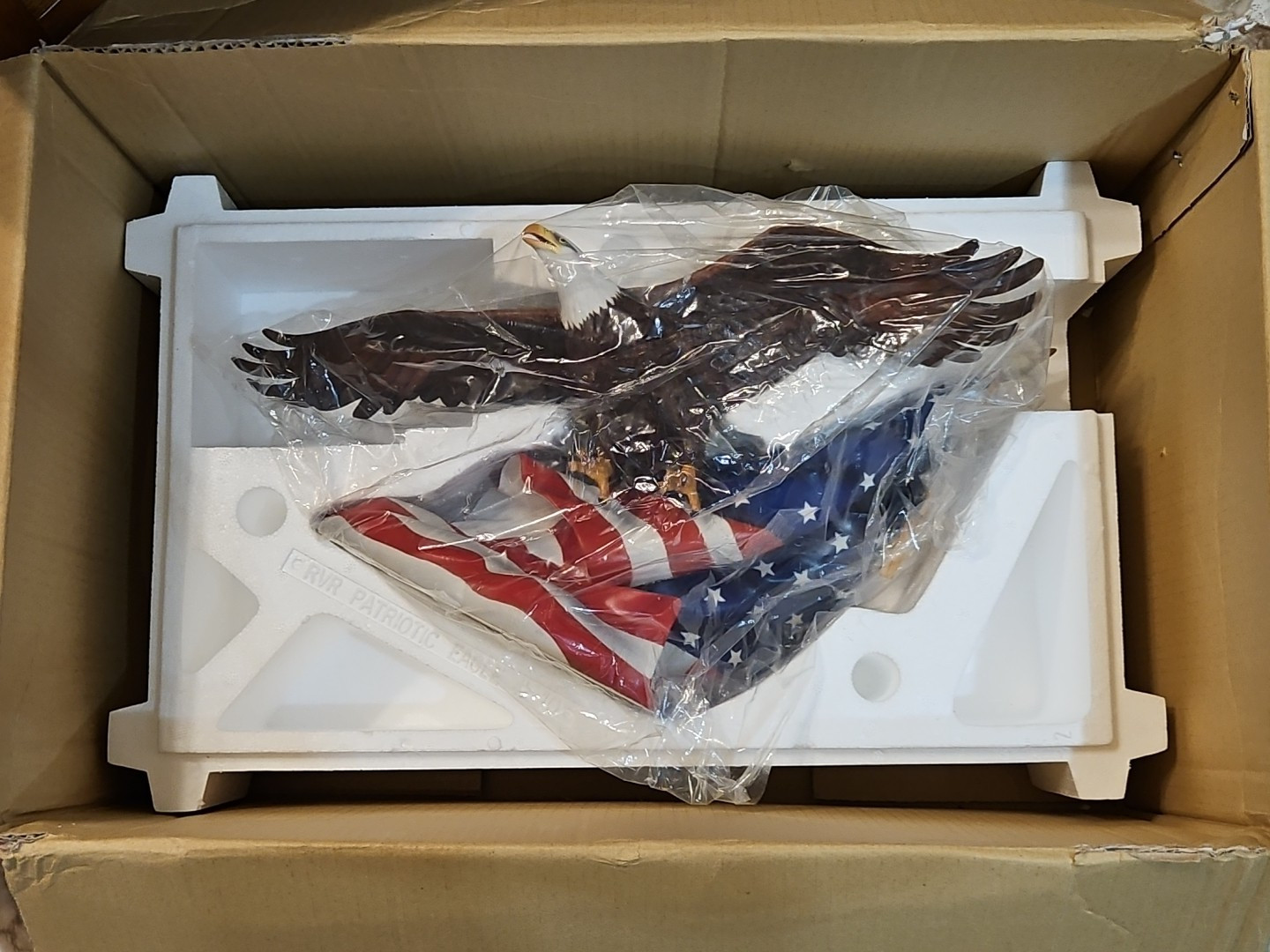 Franklin Mint PROMISE OF FREEDOM Sculpture Porcelain EAGLE W/ FLAG and BASE