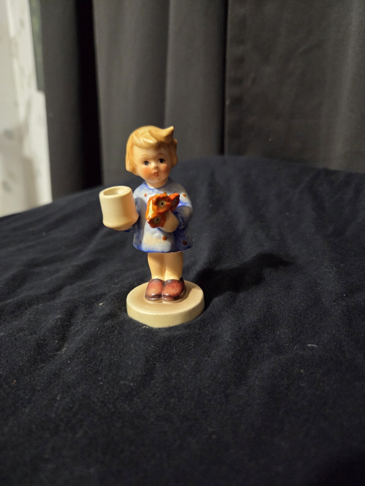 Hummel Little Girl Holding Flower N Cup