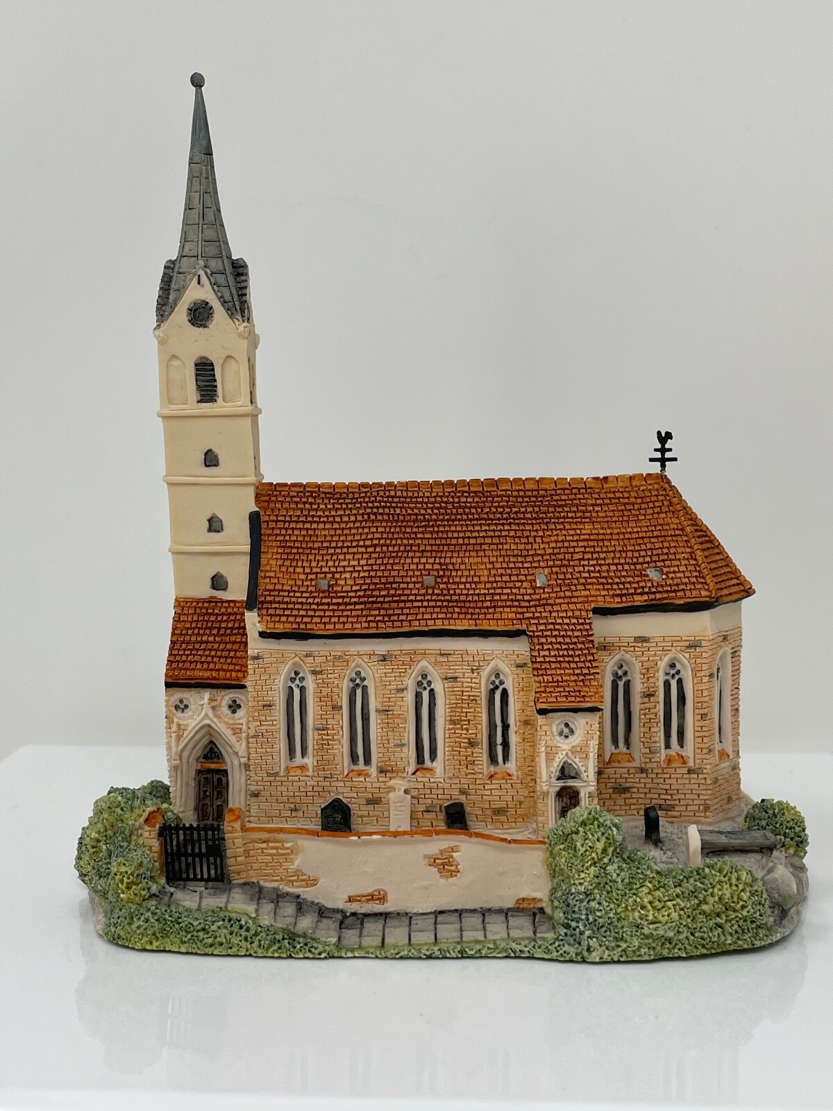 LITTLE BAVARIA 470004 Cathedral in Massing Goebel Hummel Made in Ireland