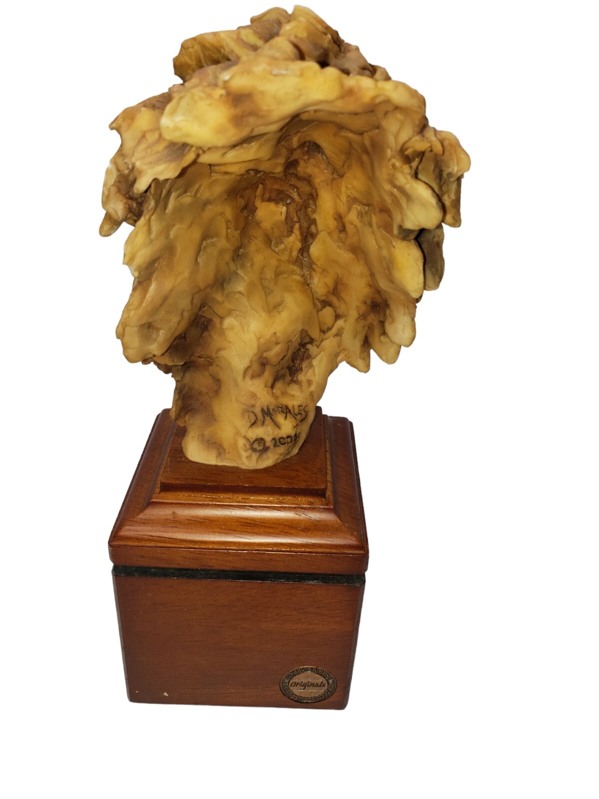 Mill Creek Collection Lion Sculpture On Wooden Stand King Of Kings D. Morales