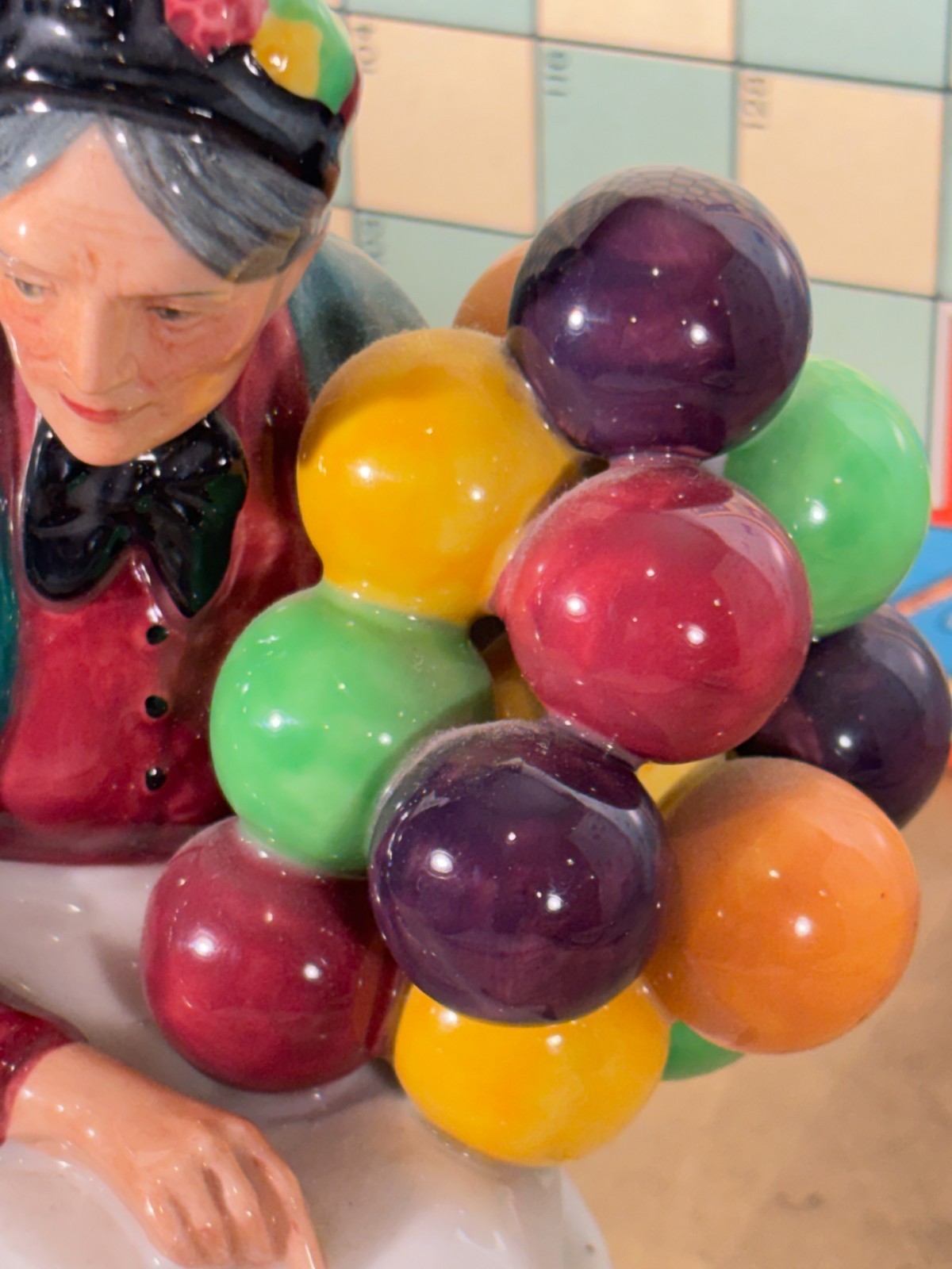 Vtg Royal Doulton Porcelain Figurine, The Old Balloon Seller, HN1315, England