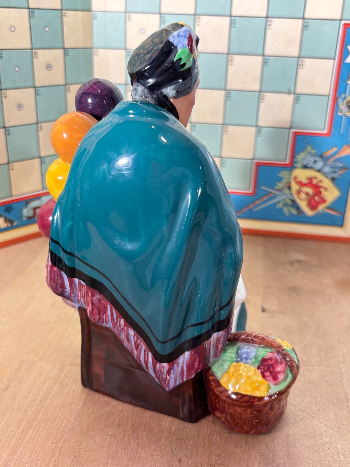 Vtg Royal Doulton Porcelain Figurine, The Old Balloon Seller, HN1315, England
