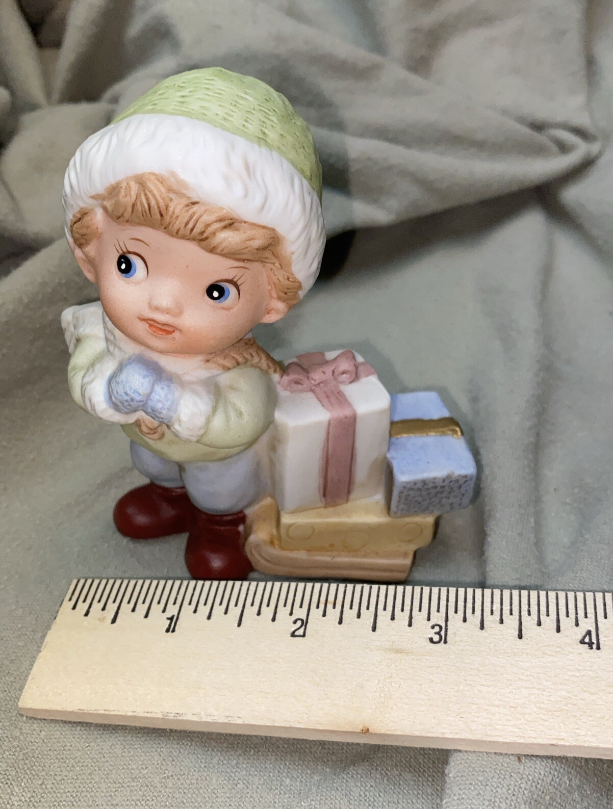 Vintage HOMCO Boy Girl Figurines With & Presents #5556