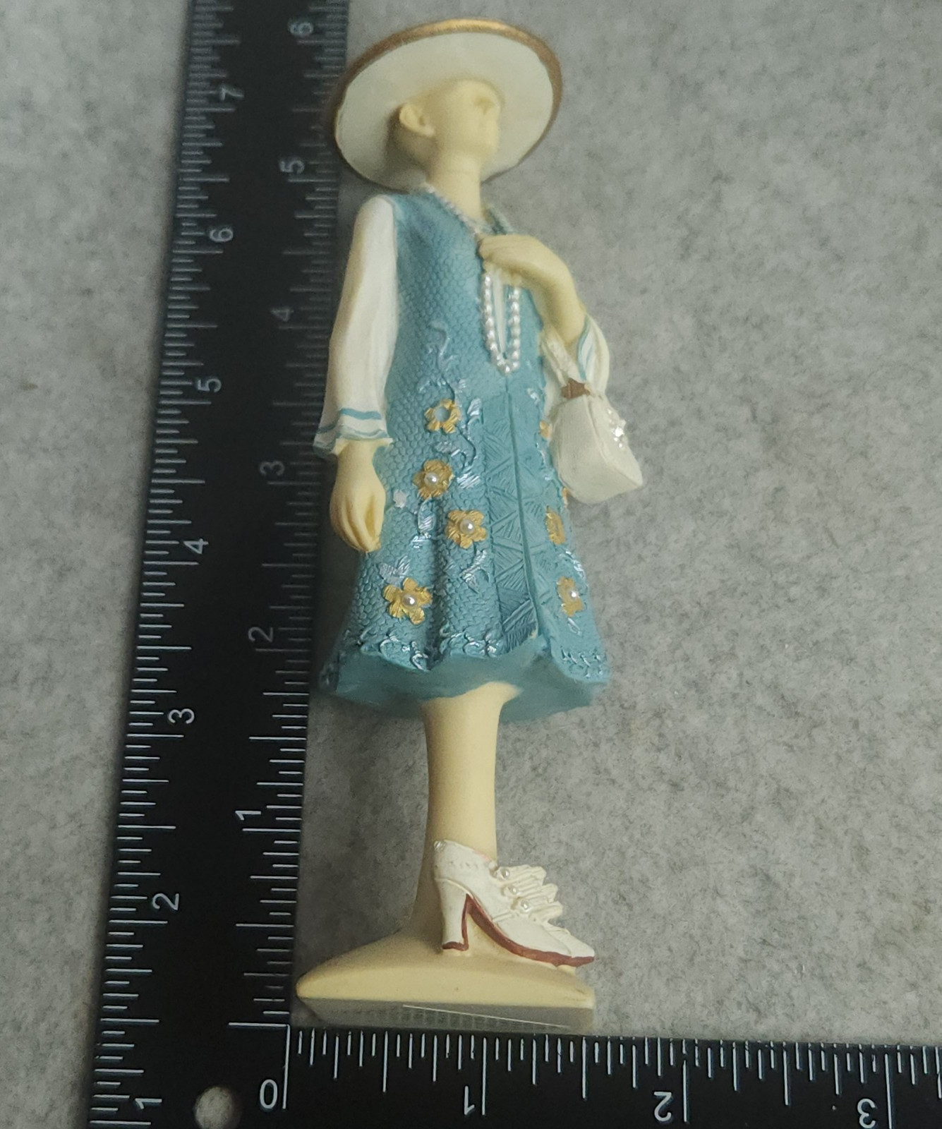 Lady Elizabeth of London Women of the World Figurine Resin Lady Hat Purse 5.75″