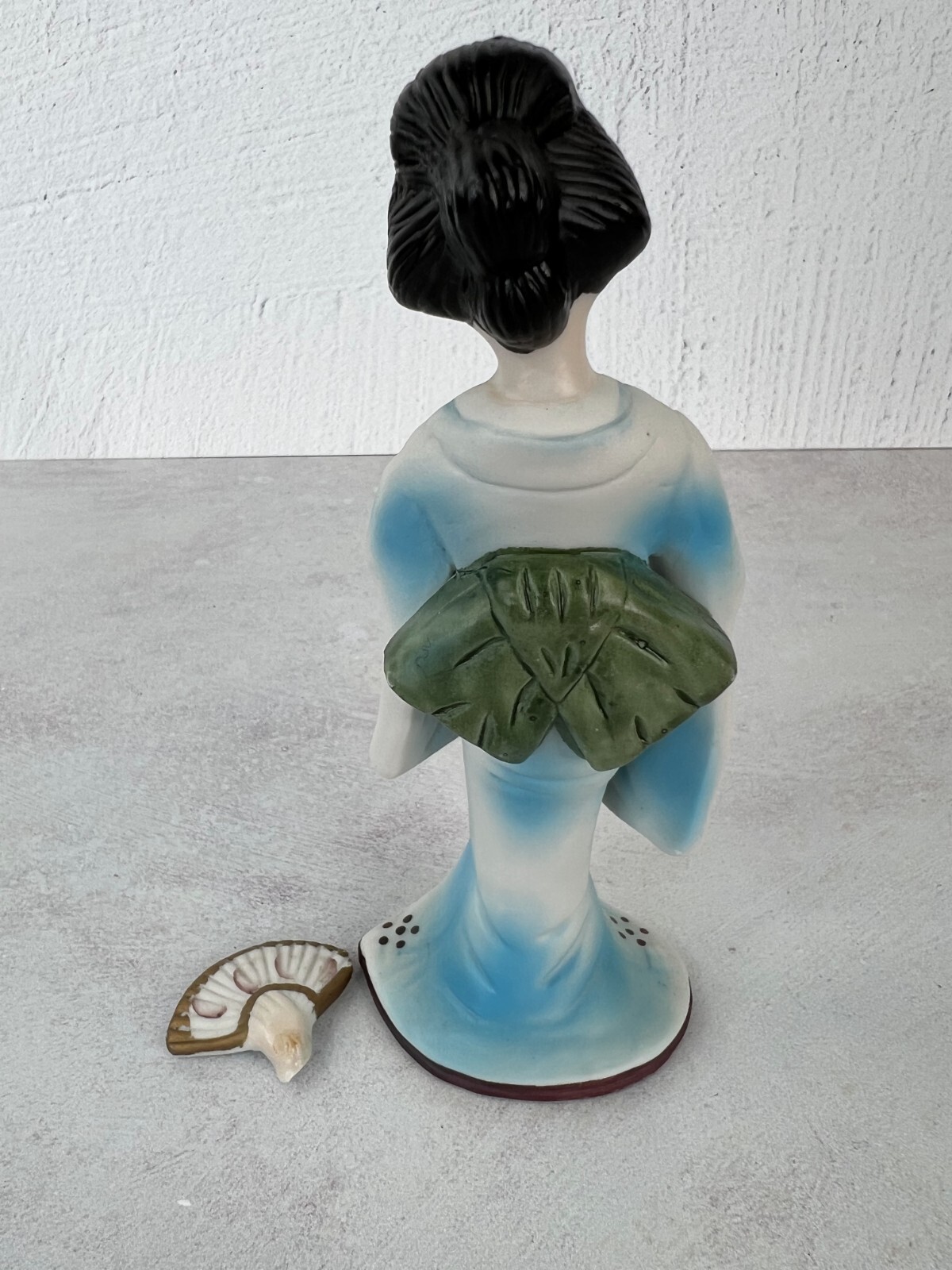 Vintage Decorative Japanese Geisha Girl in Kimono Porcelain Figurine w/Sensu Fan