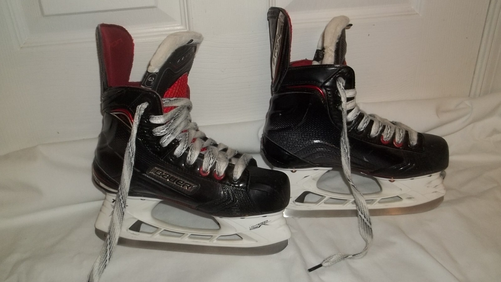 Junior Ice Hockey Skates 2017 Bauer Vapor X800 Size 3.0 EE Lightly Used. Nice!
