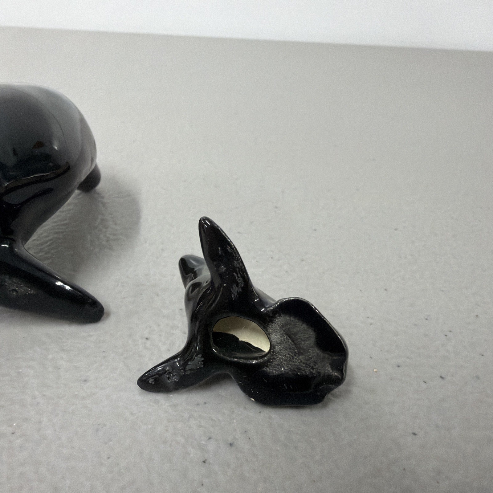 Black Shiny Glaze Seal Duo Porcelain Ceramic Set 3 Pottery Figurines