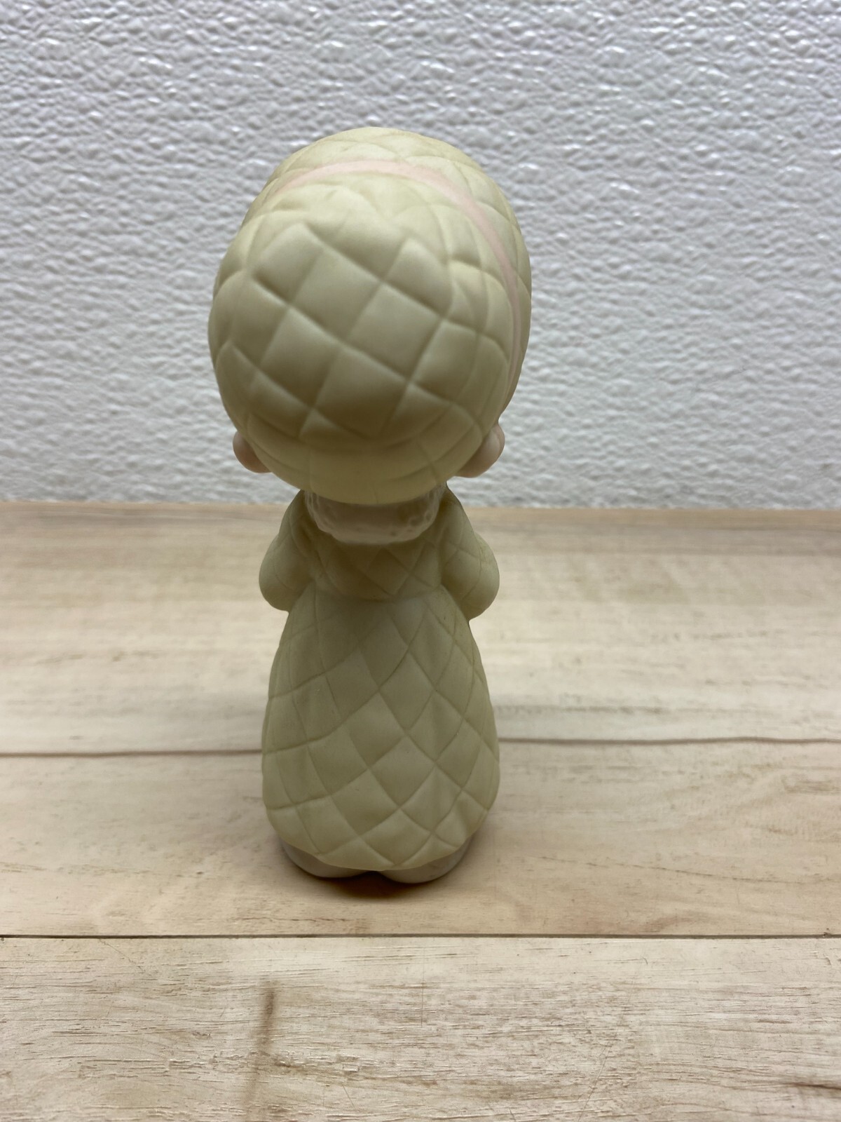 Vtg 1986 Enesco Presious Moments Wishing You A Cozy Christmas Figurine