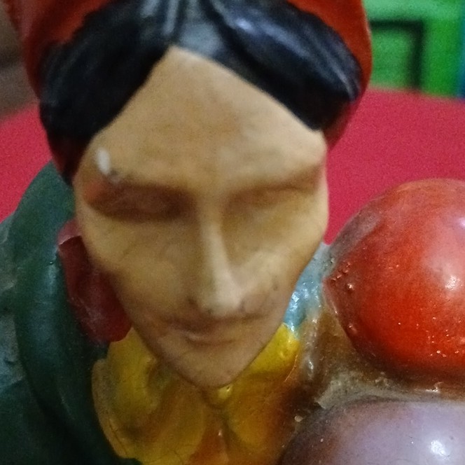 Vinitage Ceramic The Old Balloon Seller Figurine