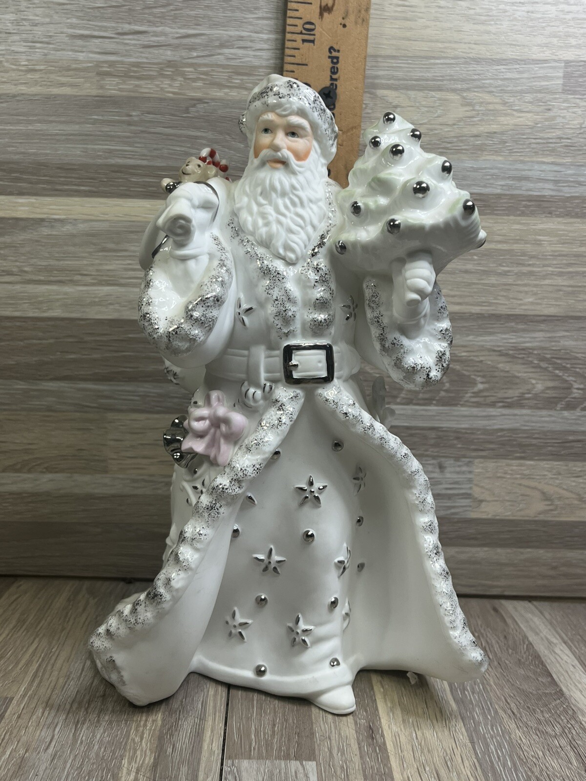 LENOX PLATINUM CLASSIC KRIS KRINGLE’S VISIT WOODLAND SANTA SCULPTURE 9″