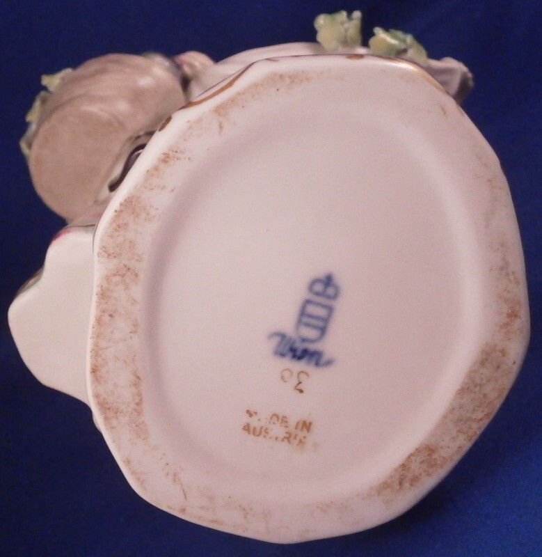 Augarten Wien Porcelain Lady Merchant Figure Figurine Porzellan Figur Vienna