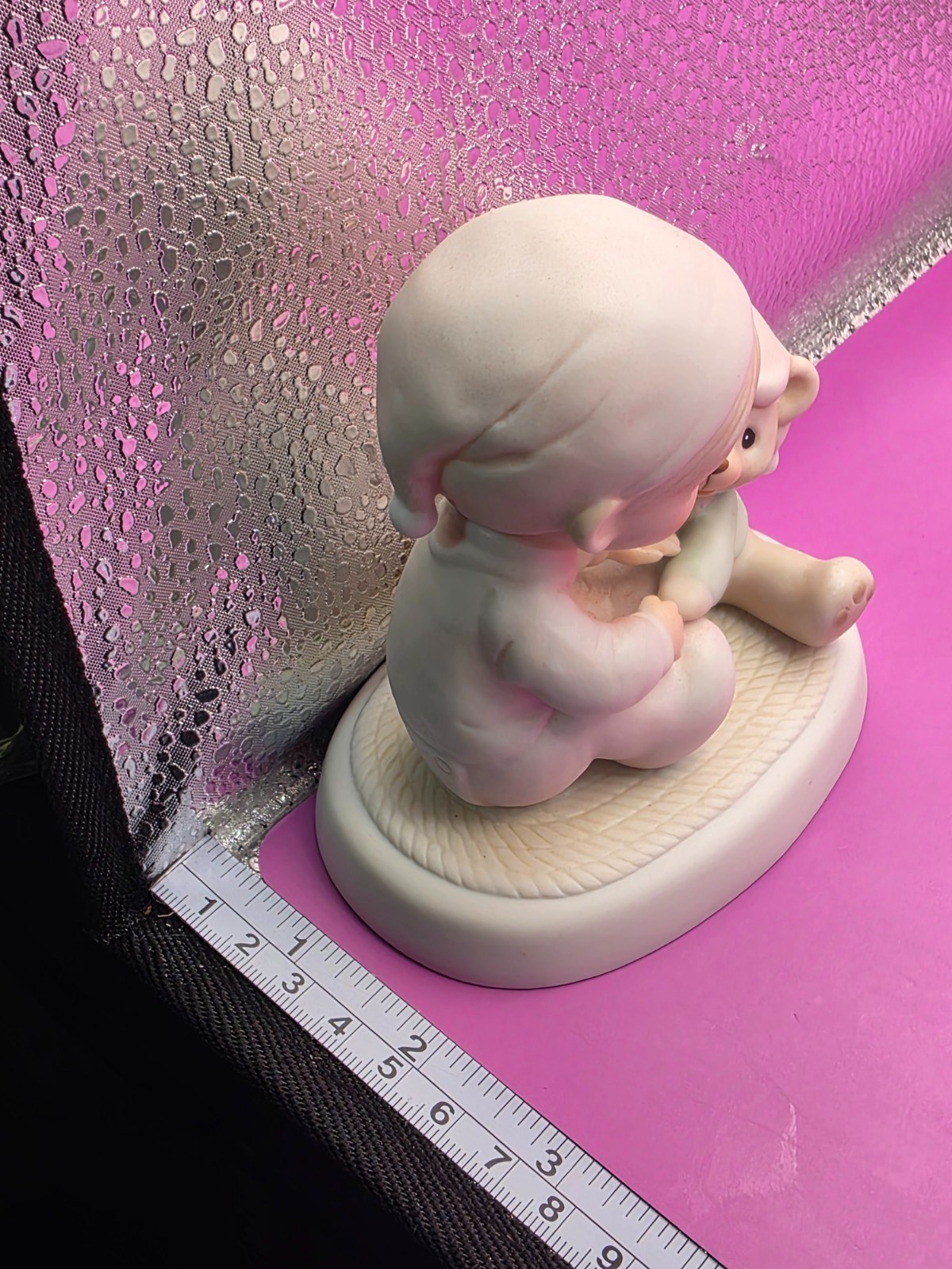 PRECIOUS MOMENTS FIGURINE “MAY YOUR CHRISTMAS BE COZY” 1982 ENESCO E2345