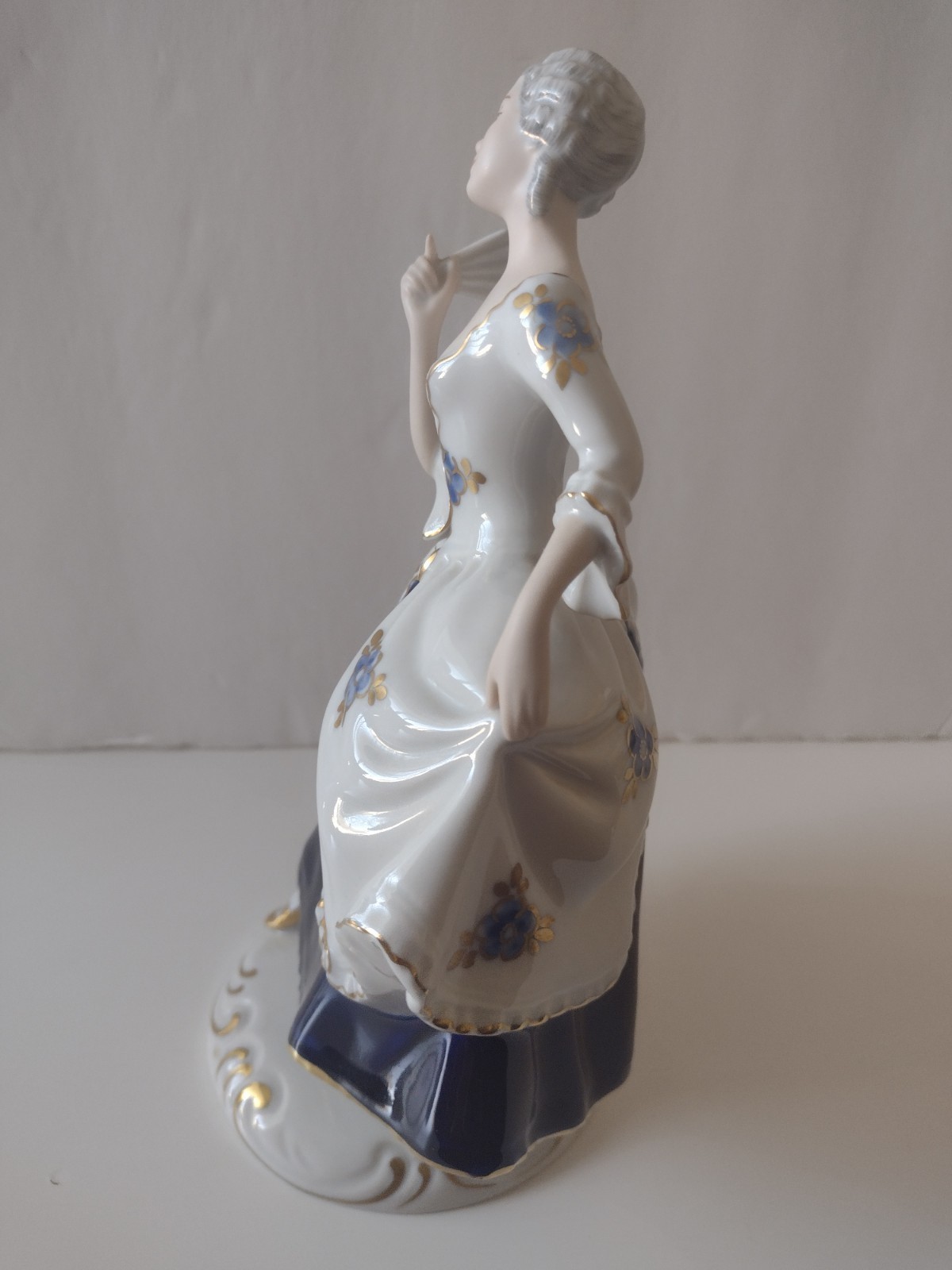 Royal Dux #139 Elegant Lady Woman with Fan Royal Blue Figurine 8.5″