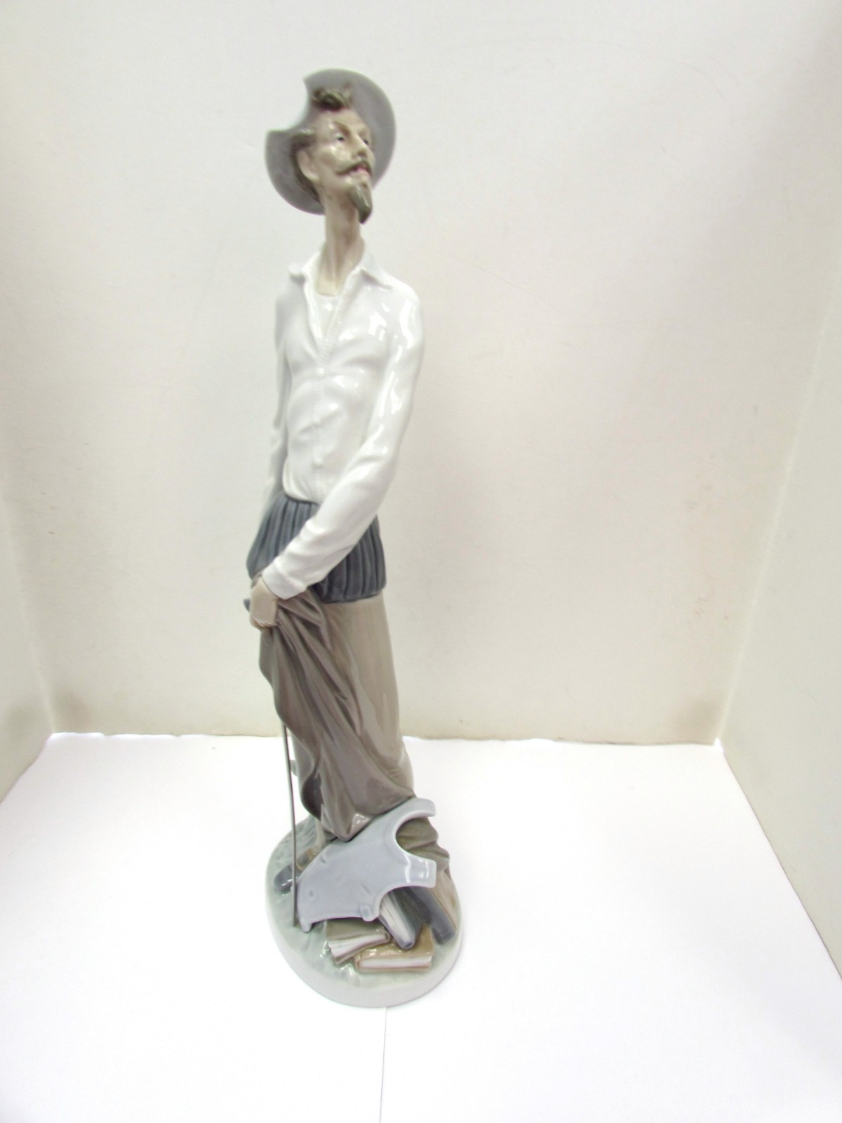 Lladro Don Quixote Standing With Sword Spain Tall Glazed Porcelain Figure 12″