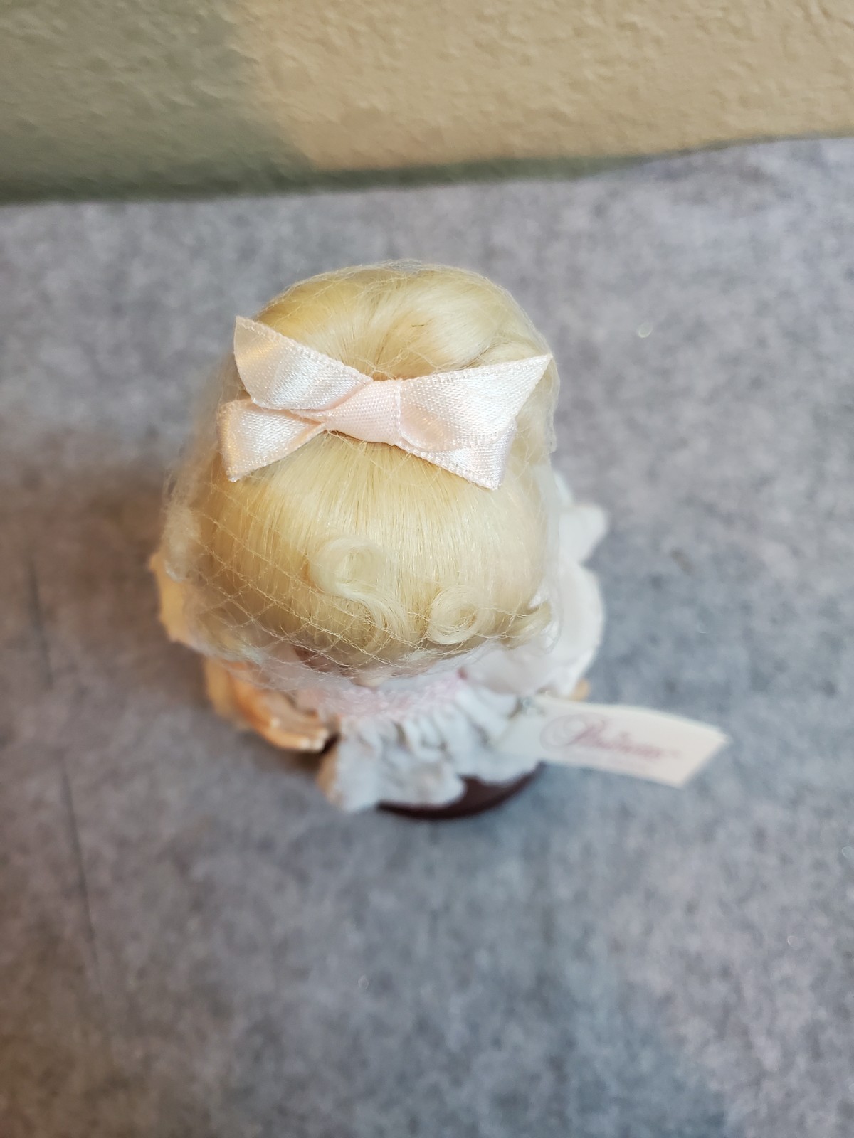 RARE Paulinettes Limited Edition SISSY 8″ All Porcelain Collector Doll w Stand