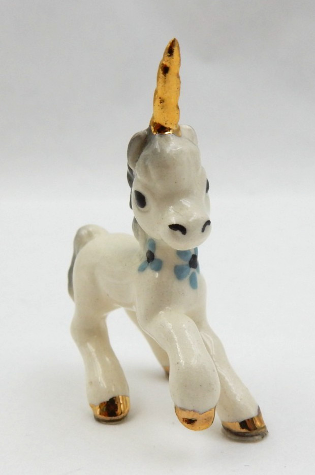 HAGEN-RENAKER MINIATURE BABY UNICORN FIGURINE GOLD HORN HOOVES BLUE FLOWERS USA