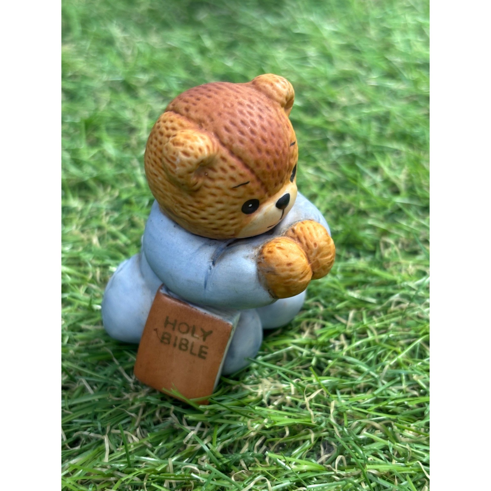 Lucy Rigg Praying Bear Figurine 1985 Enesco Holy Bible Ceramic Collectible