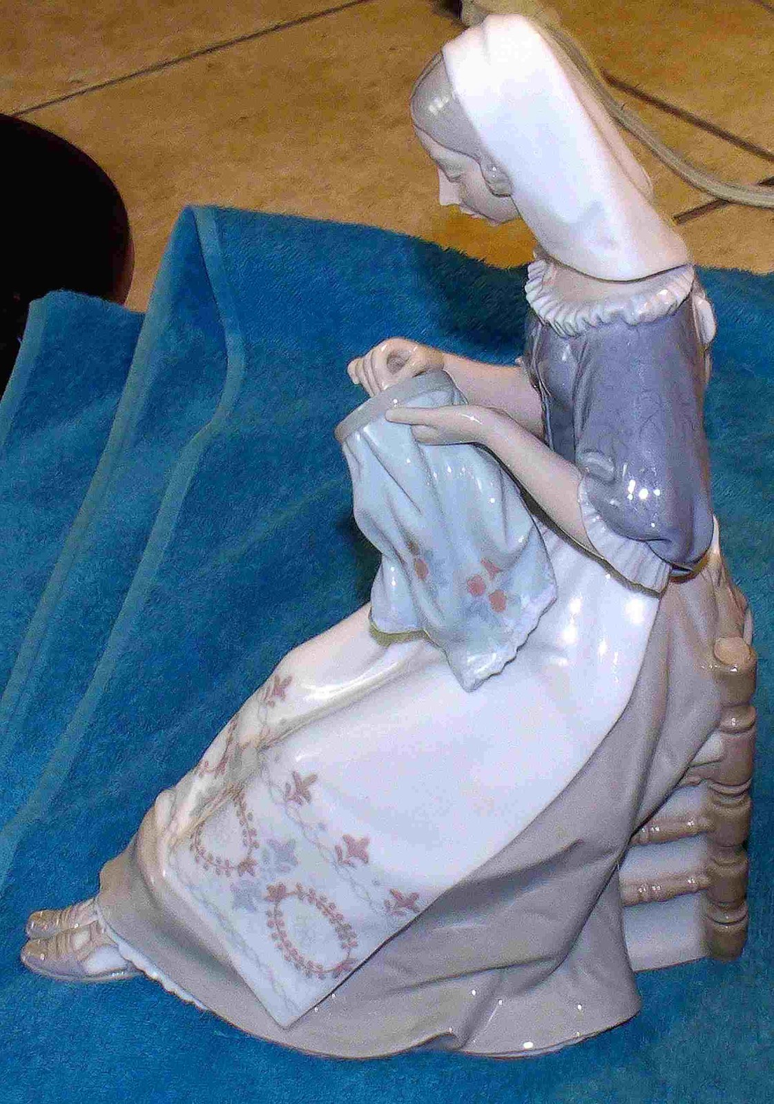 Lladro Embroideress – #4865