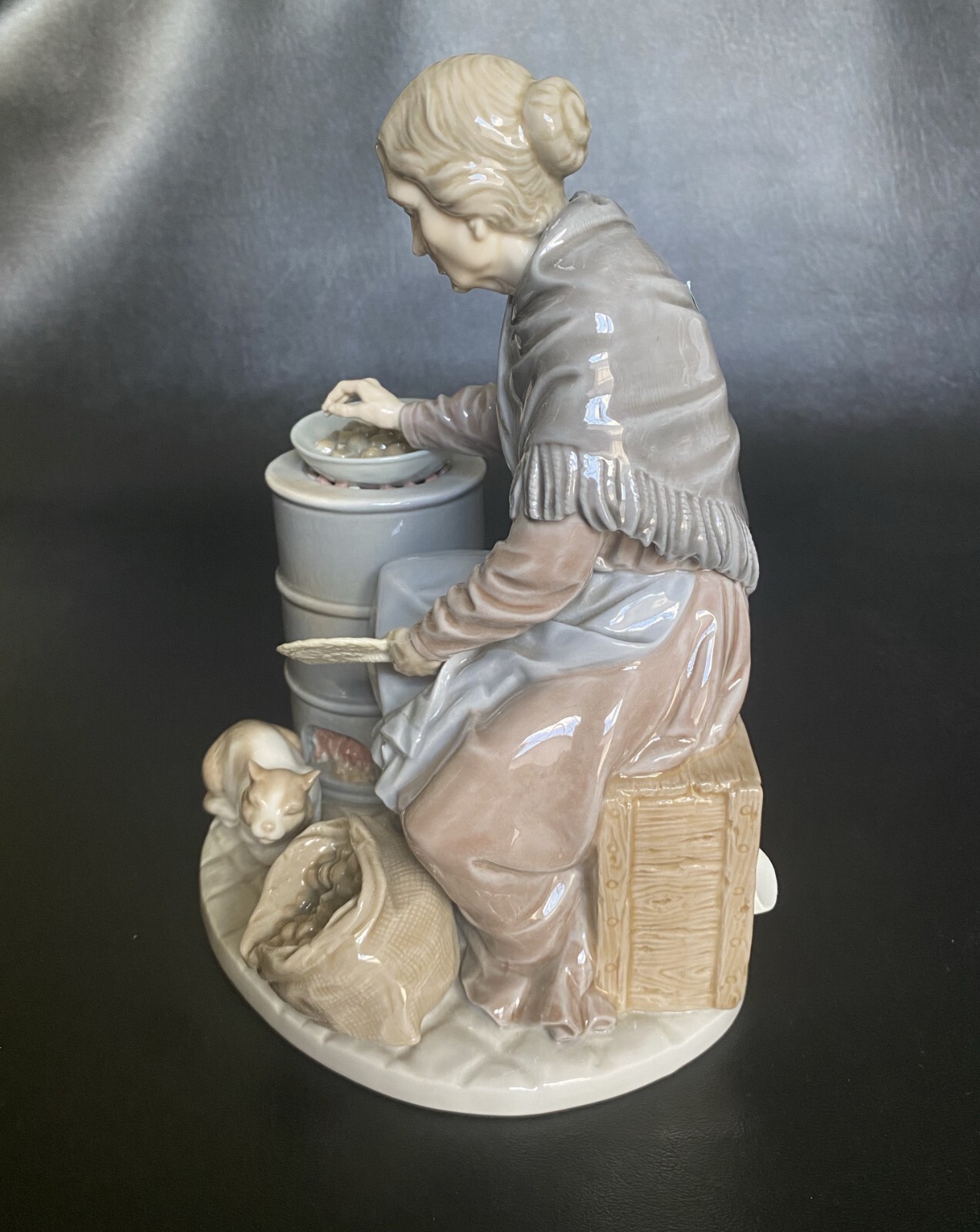 Lladro 1373 CHESTNUT SELLER street merchant old lady, retired 1981 – 9.5 inch