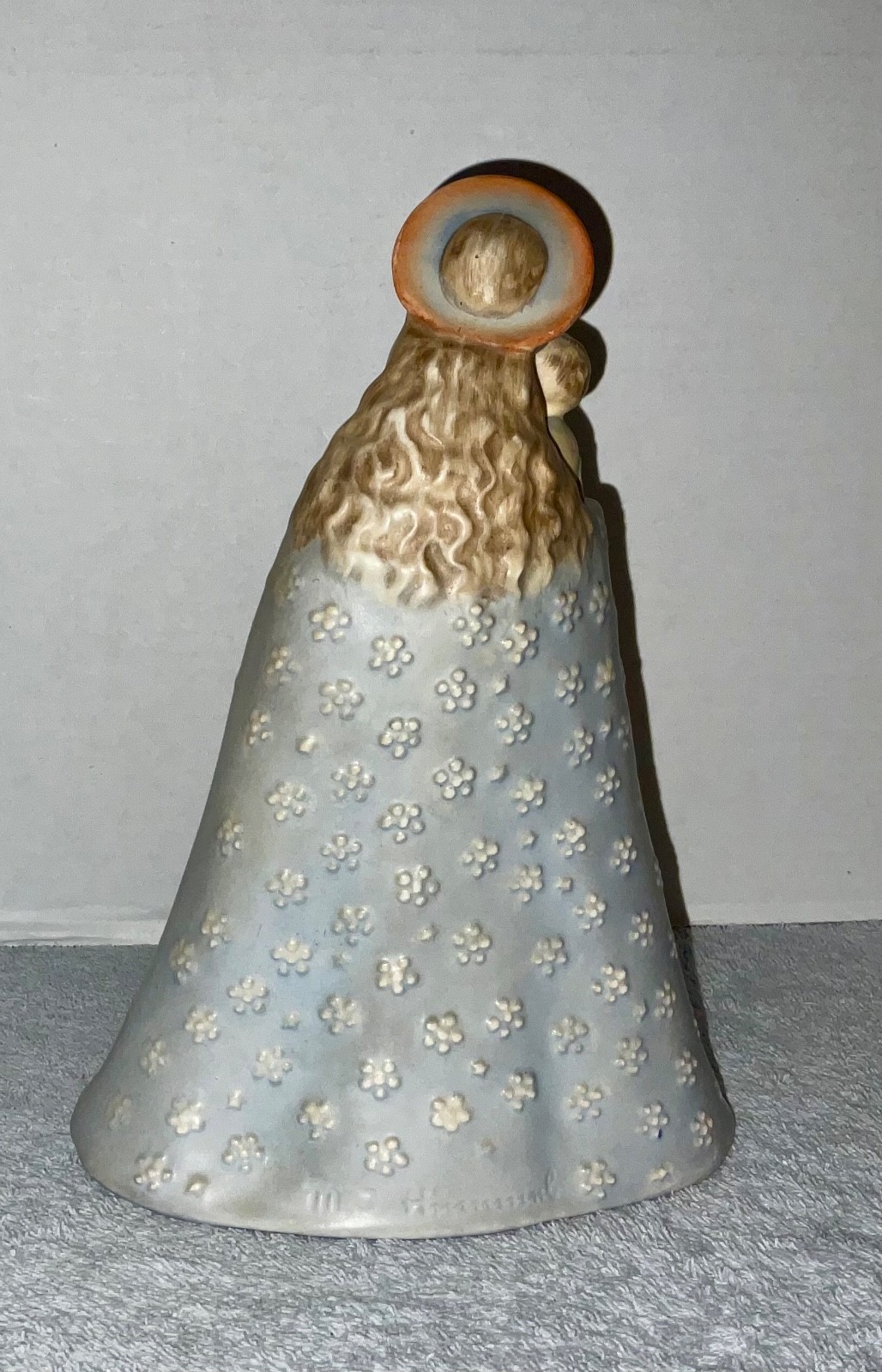 Vintage Goebel Hummel Color Flower Madonna 10/1 Figurine TMK2 Full Bee (R)