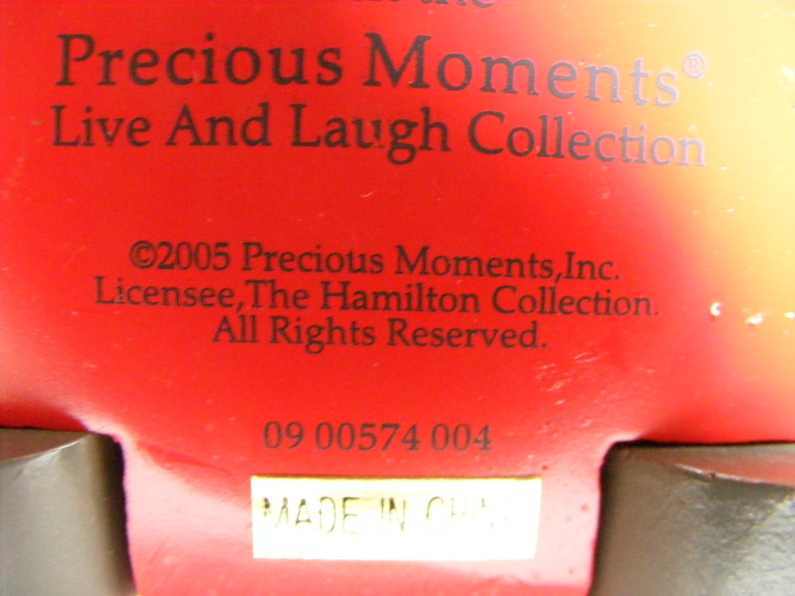 2005 Precious Moments Figurine No. 09-00574-004 Live Life Outside The Hatbox L-2