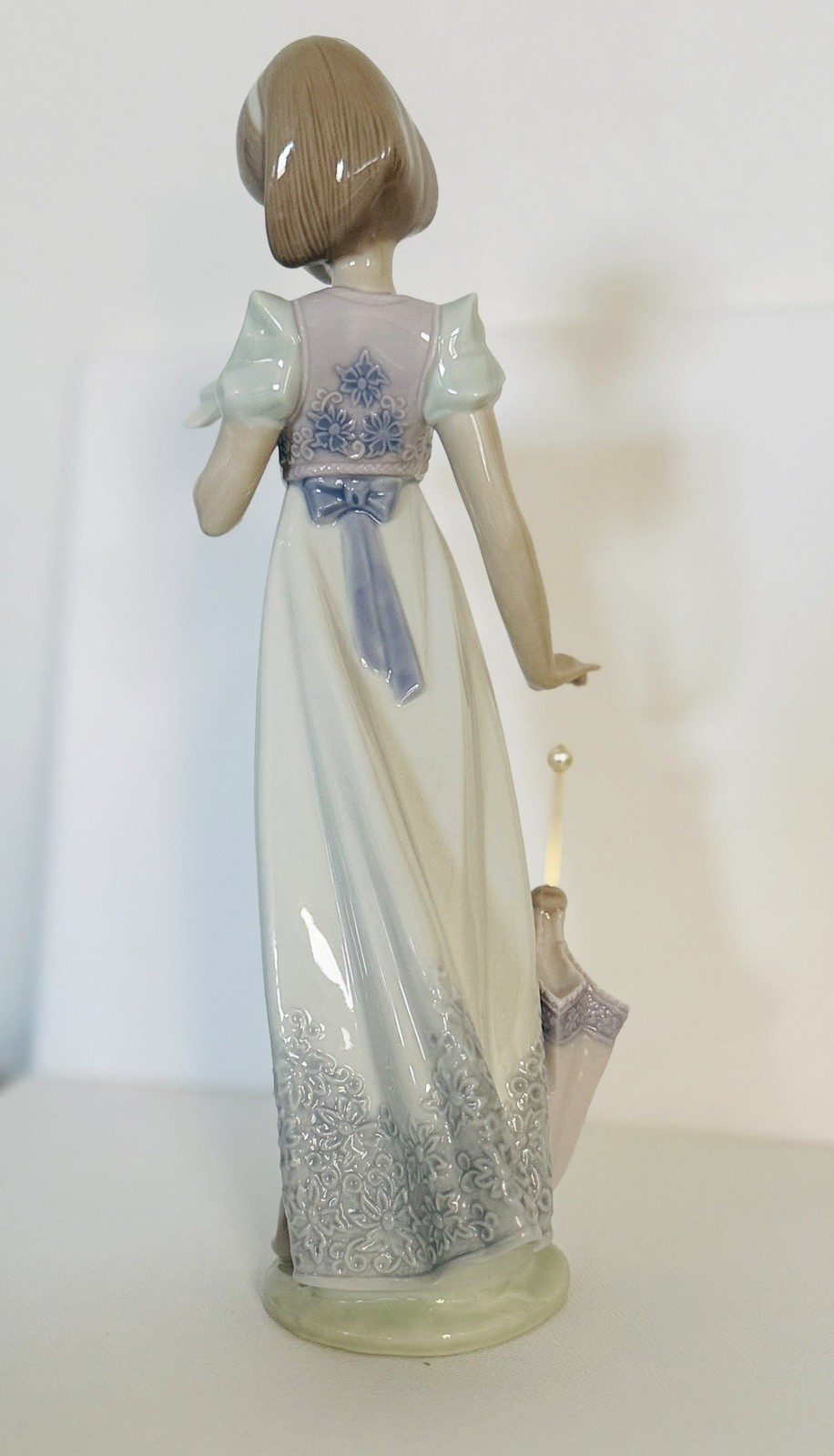 Lladro 7611 Summer Stroll Girl Reading MINT w BOX Retired Collectors Society