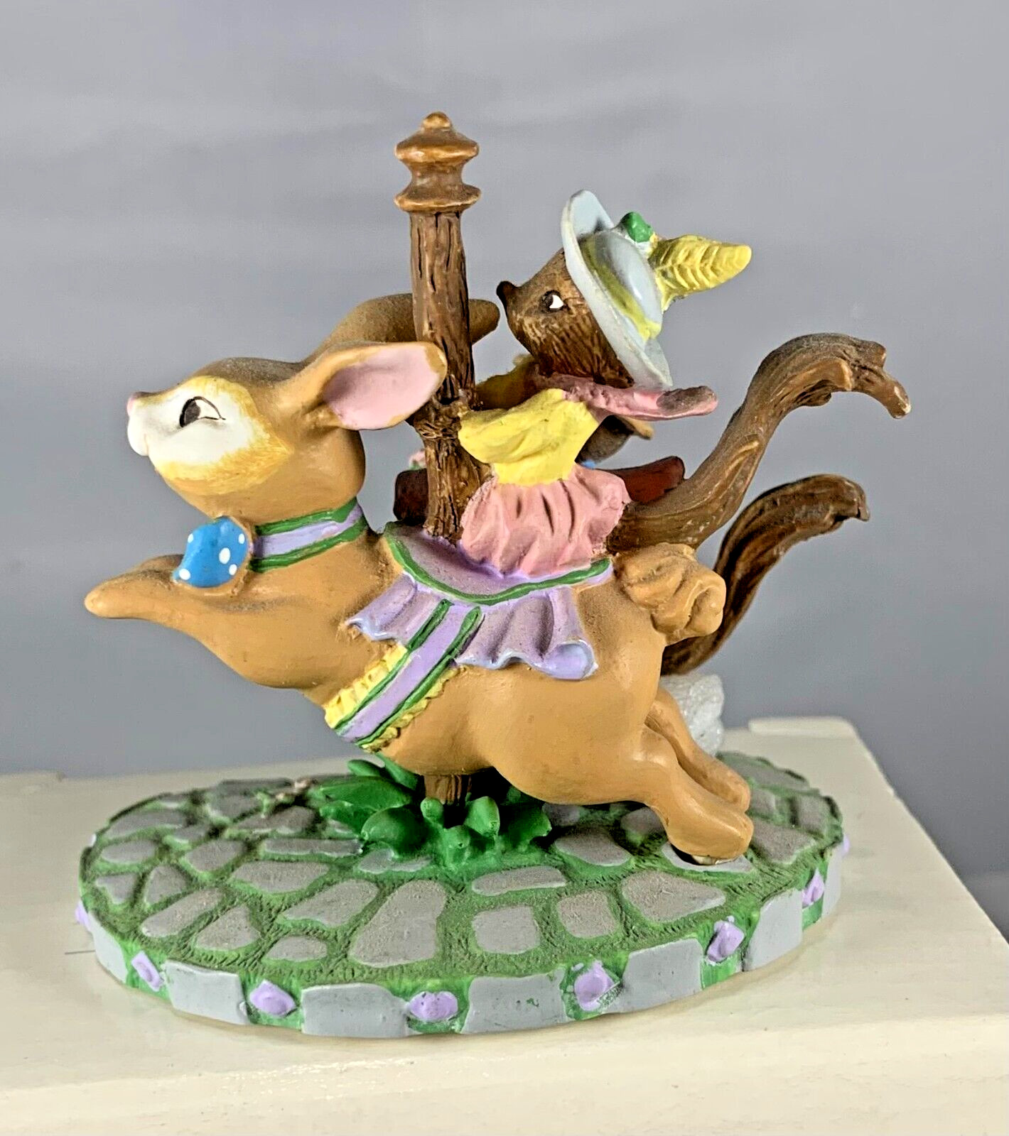 AVON CAROUSEL WONDERLAND MINIATURES COLLECTION “FLOWERS FOR A KISS”