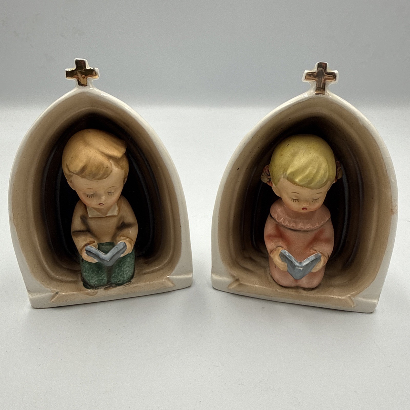 VTG Praying Boy & Girl Chapel Figurine Wall Hanging Ceramic By Art Japan EUC