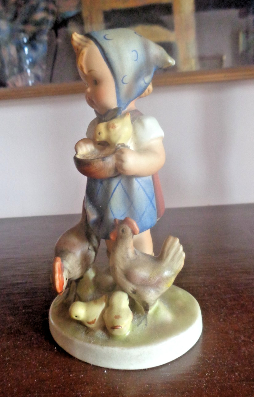 Rare Vintage Hummel “Feeding Time” #199 TMK 2 Full Bee