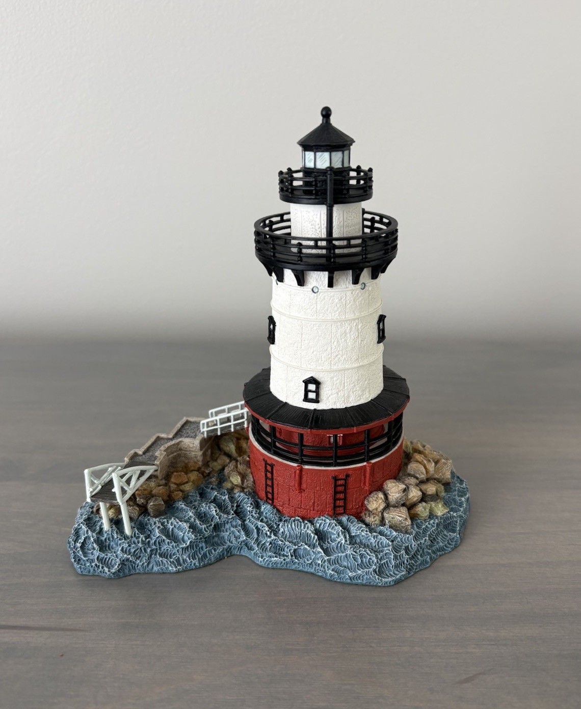 Harbour Lights 1999 Tarrytown New York #232 Lighthouse Replica Hand Painted