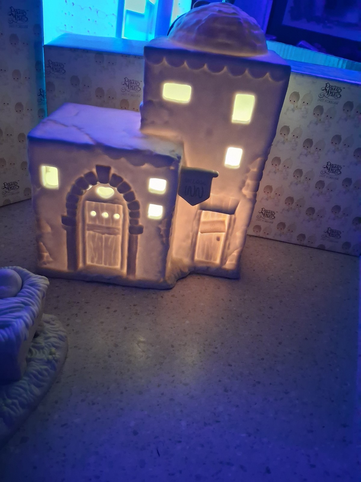 Precious Moments Lighted Inn 283428