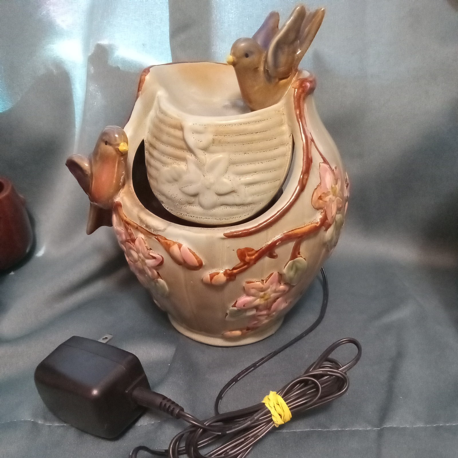Small Bird Water Fountain Trickling Stream by Foreside model D9255 TESTED. T