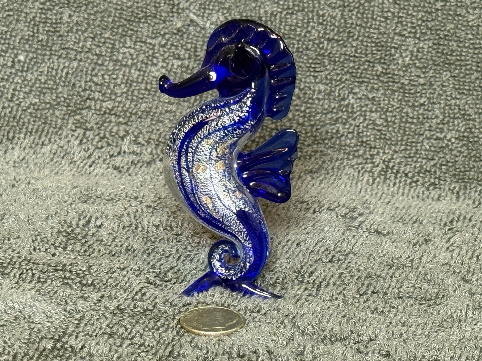BLUE MULTICOLOR DICHROIC FUSED ART GLASS SEAHORSE 3.25″T FIGURINE VGC