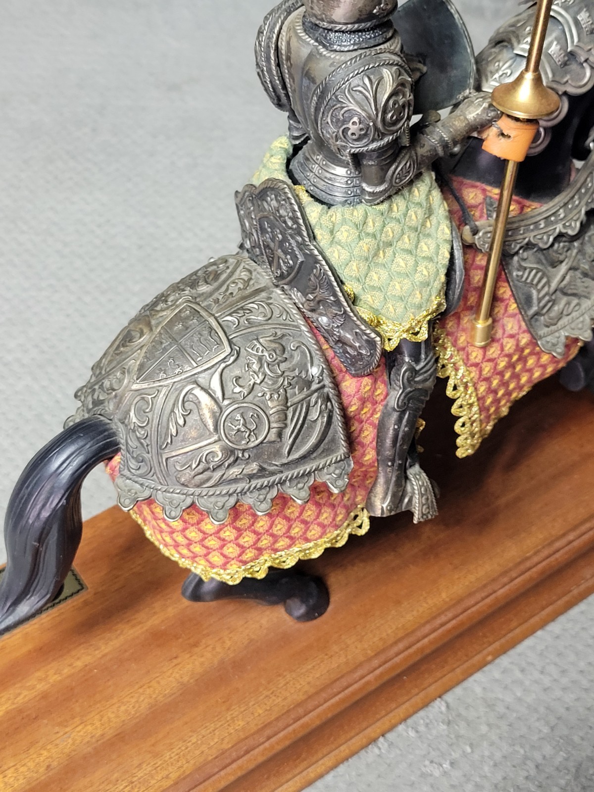 Armored Medieval Germanic Knight On Horse Lance Armadura Siglo XVI 13.5″ x 13.5″