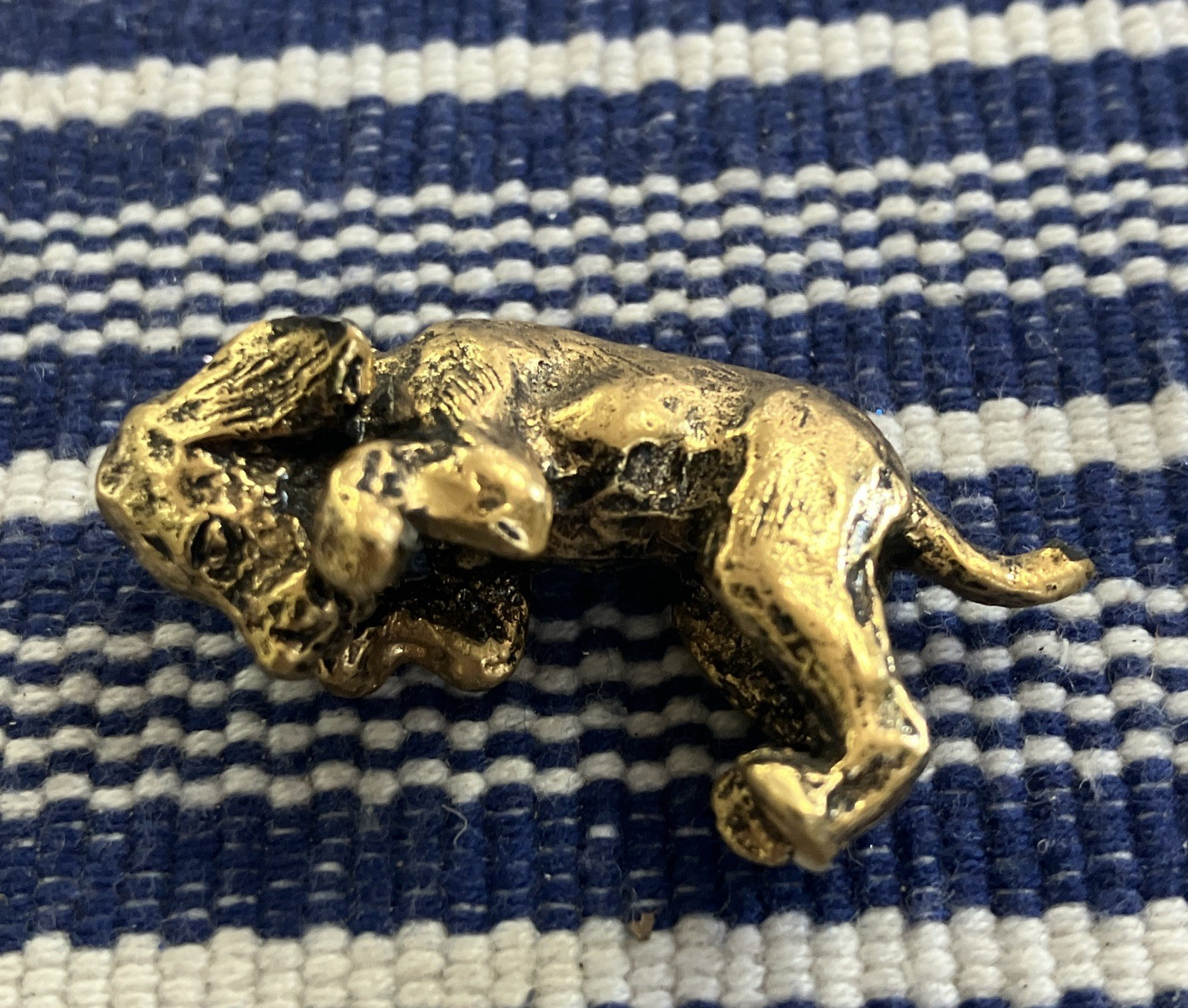 Small Gold Metallic Metal Lion Figurine, 3D Effect Miniature
